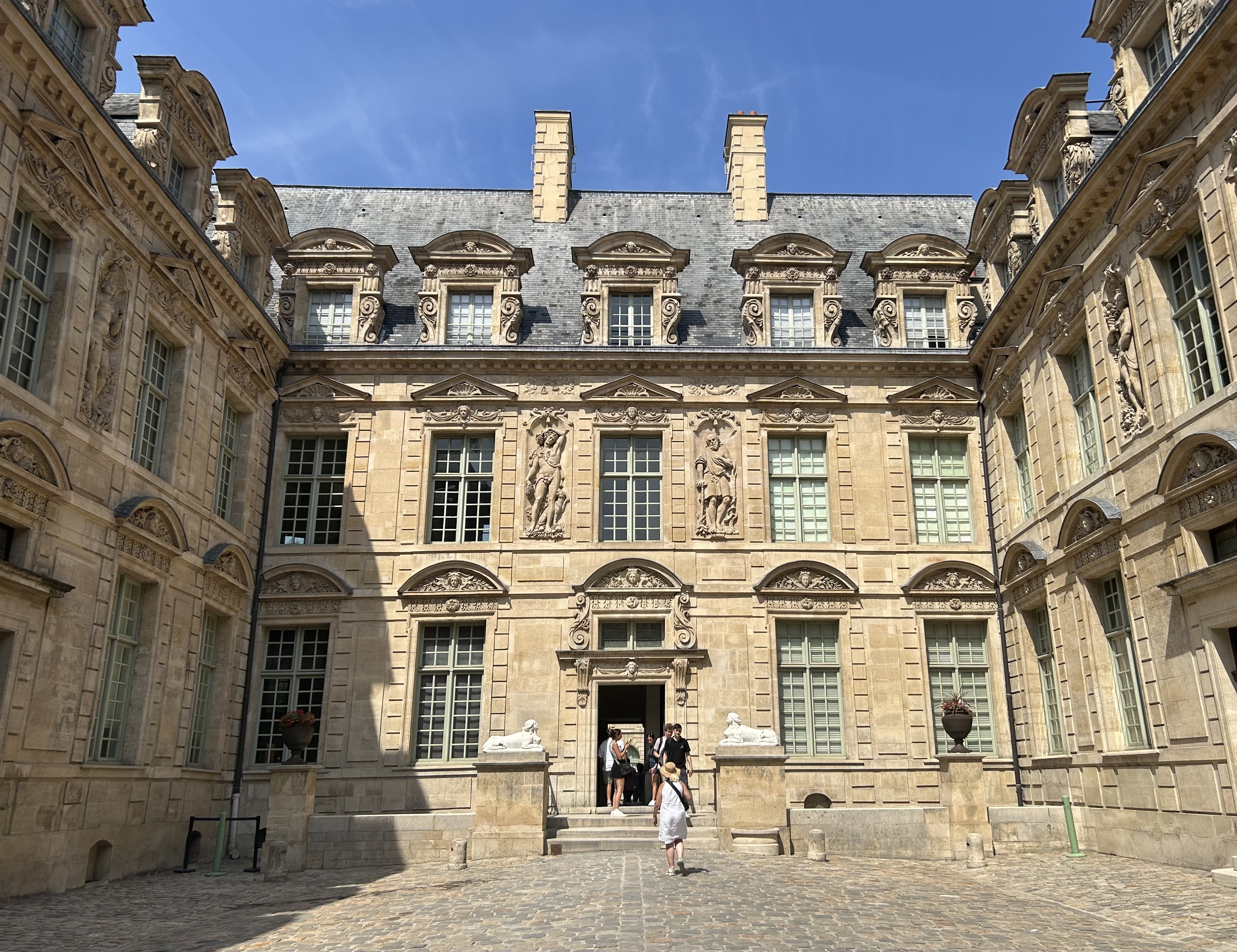 L'Hôtel de Sully